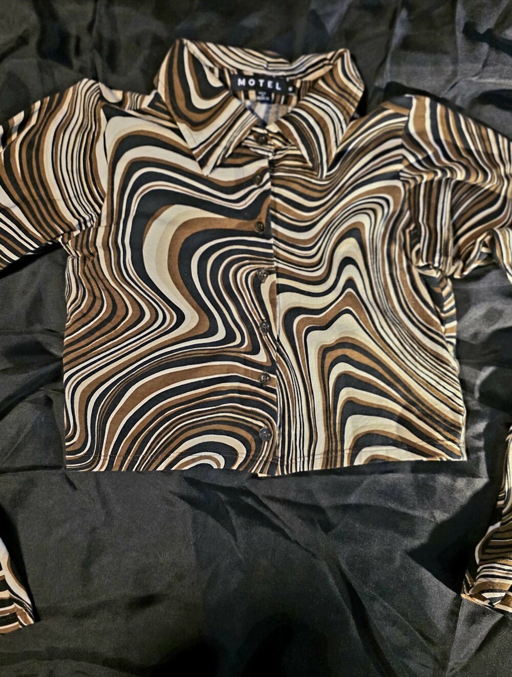 Motel Brown Swirl Button-Up Crop Top